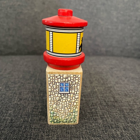 Thomas & Friends Wooden Railway Train Tank Engine - Sodor Bay Lighthouse - Picture 2 of 7